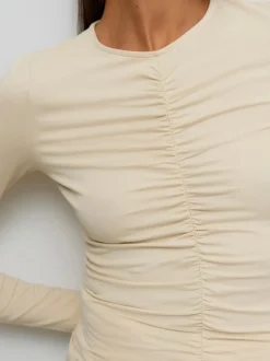 AWAMYRA Top