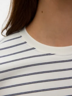 AWAVANI T-shirts