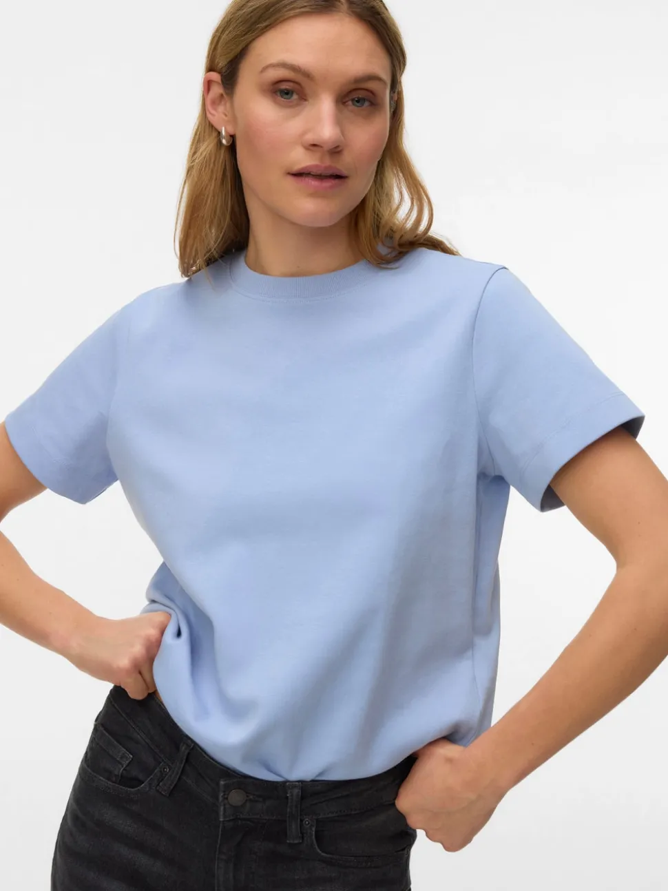 AWNAIMA T-shirts