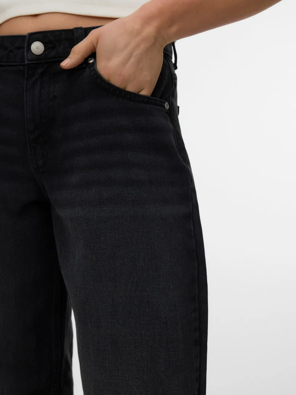 VMHALLIE Low rise Brede pasvorm - bijgesneden Jeans